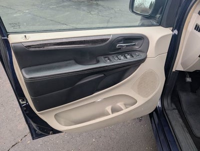 2016 Chrysler Town & Country Touring-L