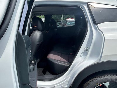 2025 Nissan Kicks SR