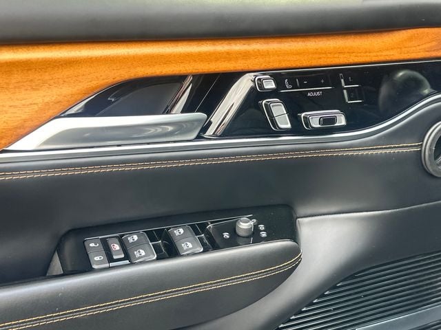 2022 Jeep Grand Wagoneer Series III