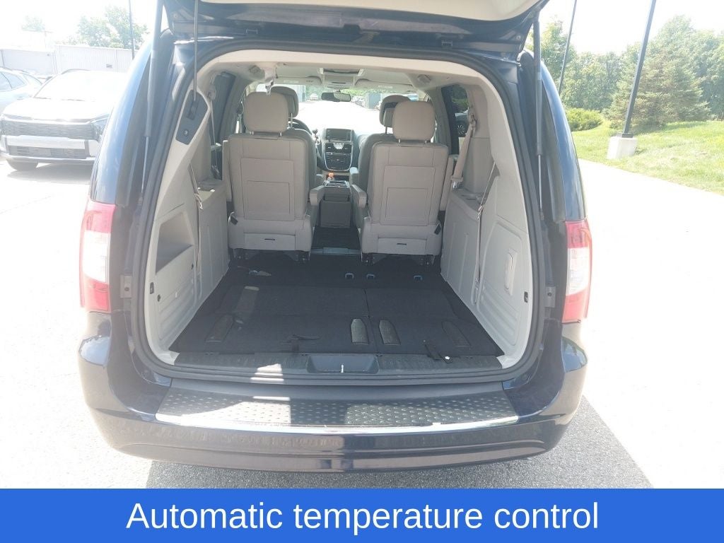 2013 Chrysler Town & Country Touring