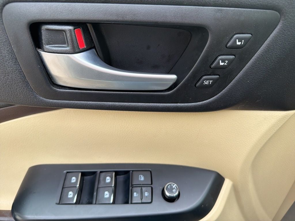 2014 Toyota Highlander Base