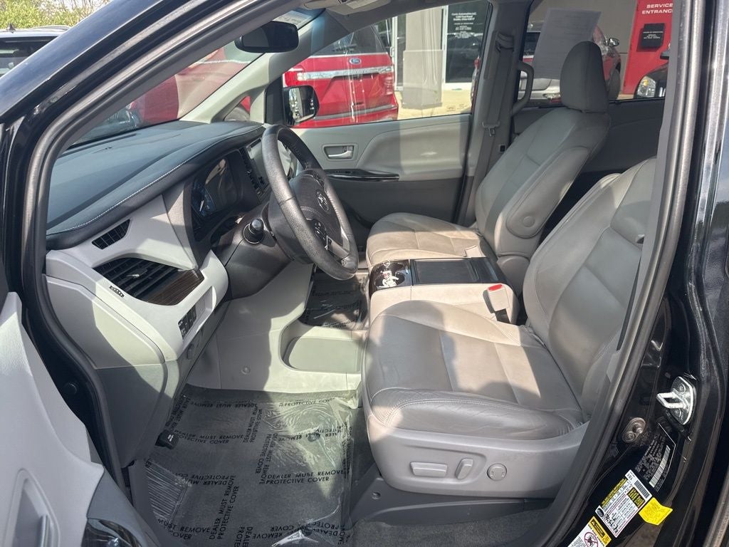 2017 Toyota Sienna XLE 7 Passenger
