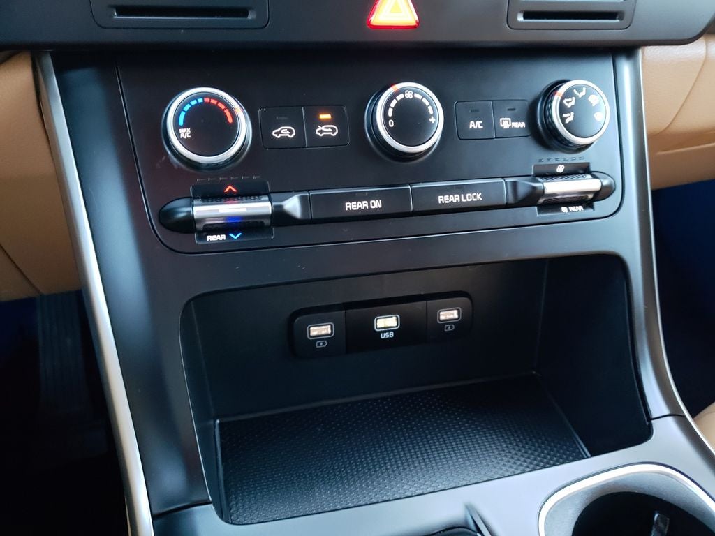 2024 Kia Carnival LX