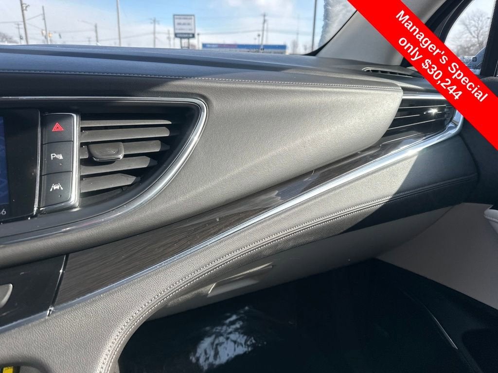 2022 Buick Enclave Essence