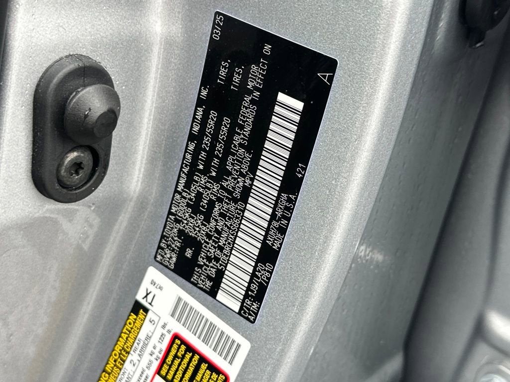 2025 Toyota Highlander Hybrid Platinum